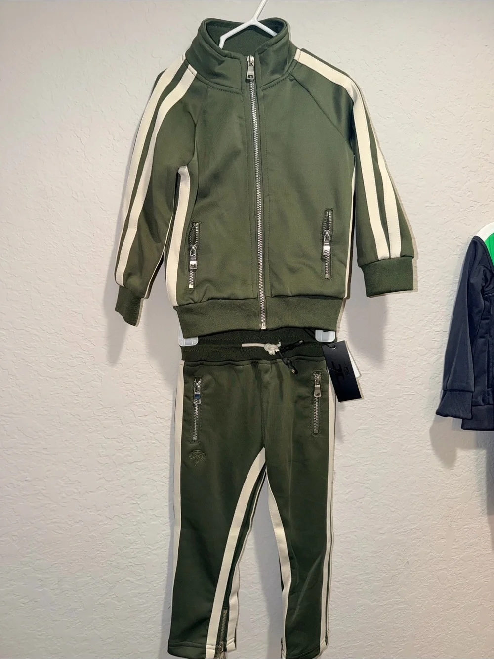 Jordan Craig Boys 2-Piece Track Suit Olive Green Cream Size 3T NWT